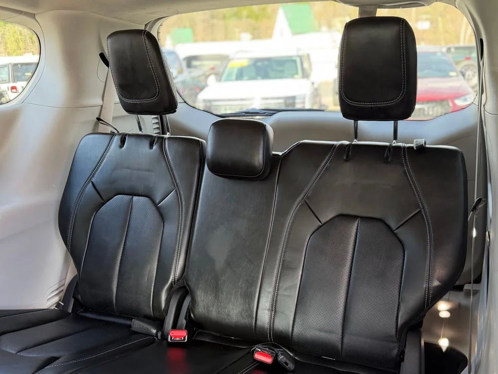 Used 2024 Silver Chrysler Touring L image 6