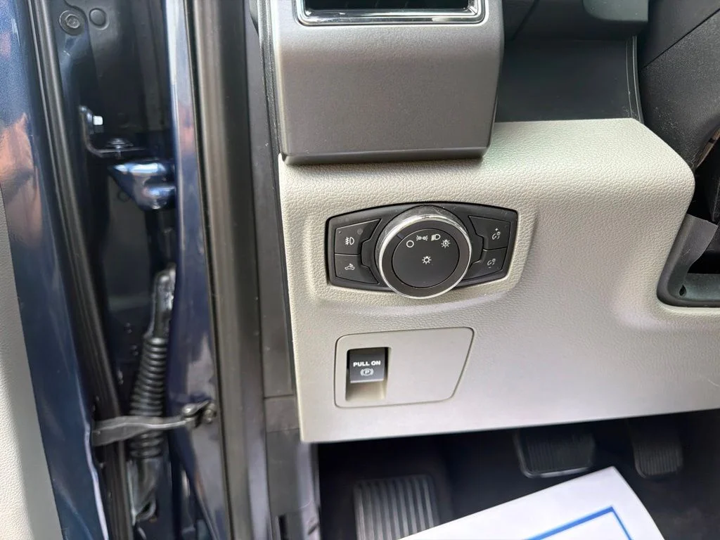 Certified Used 2019 Blue Jeans Metallic Ford XLT image 25