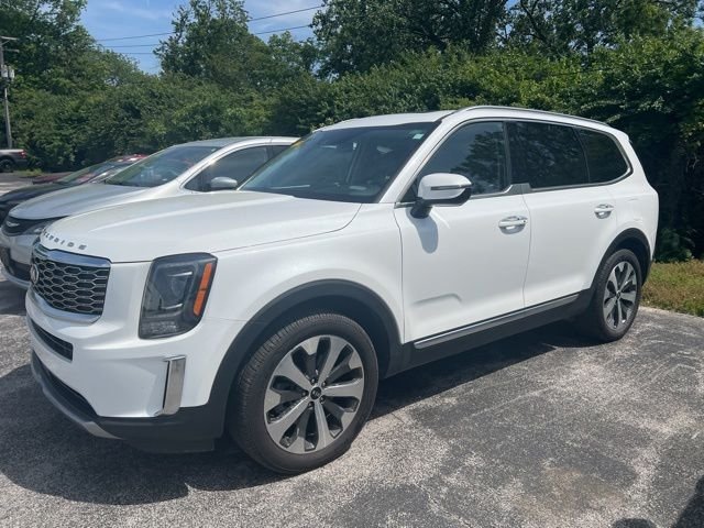 Used 2020 White Kia S image 1
