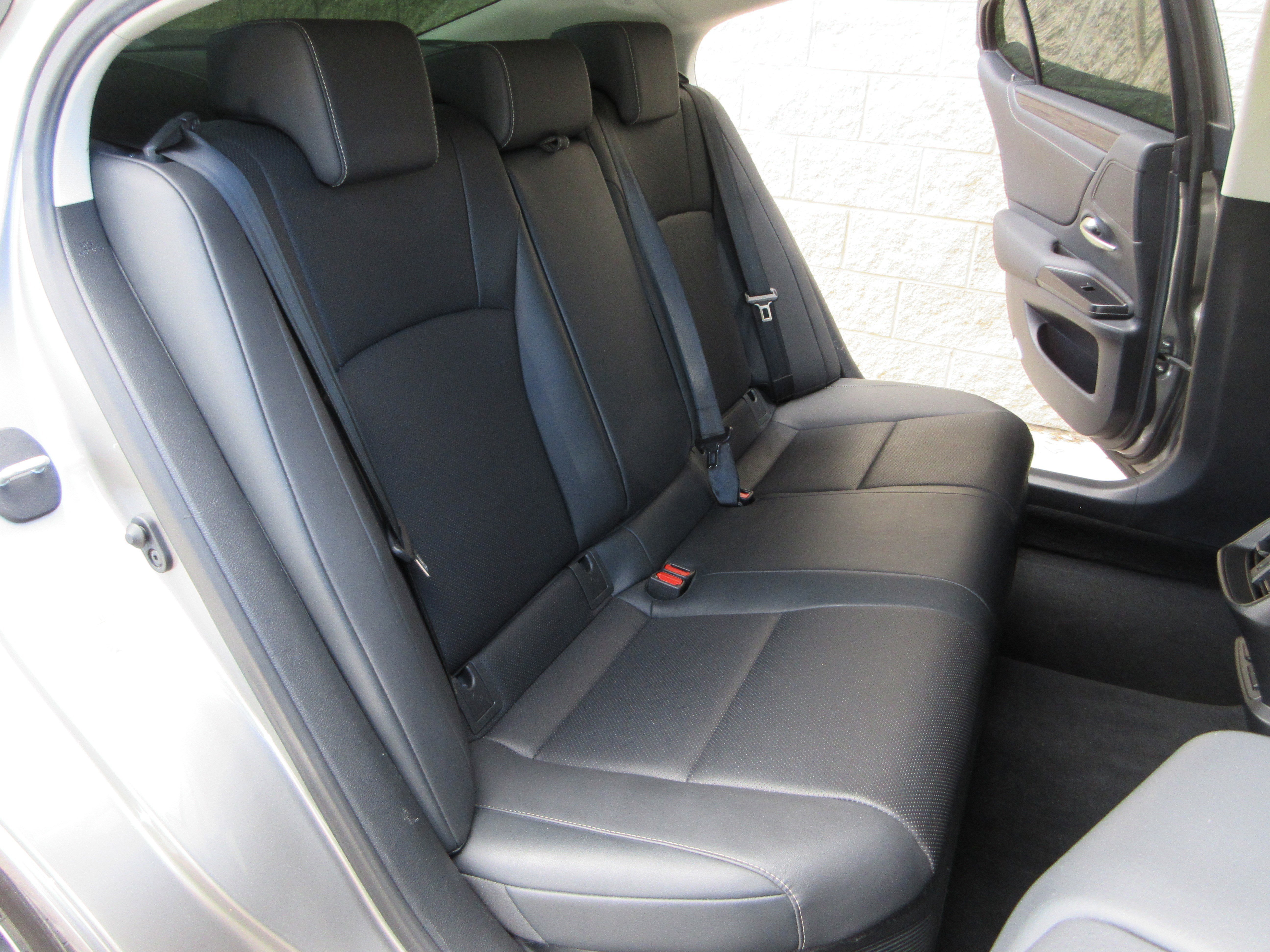 Used 2019 Atomic Silver Lexus 300h image 19