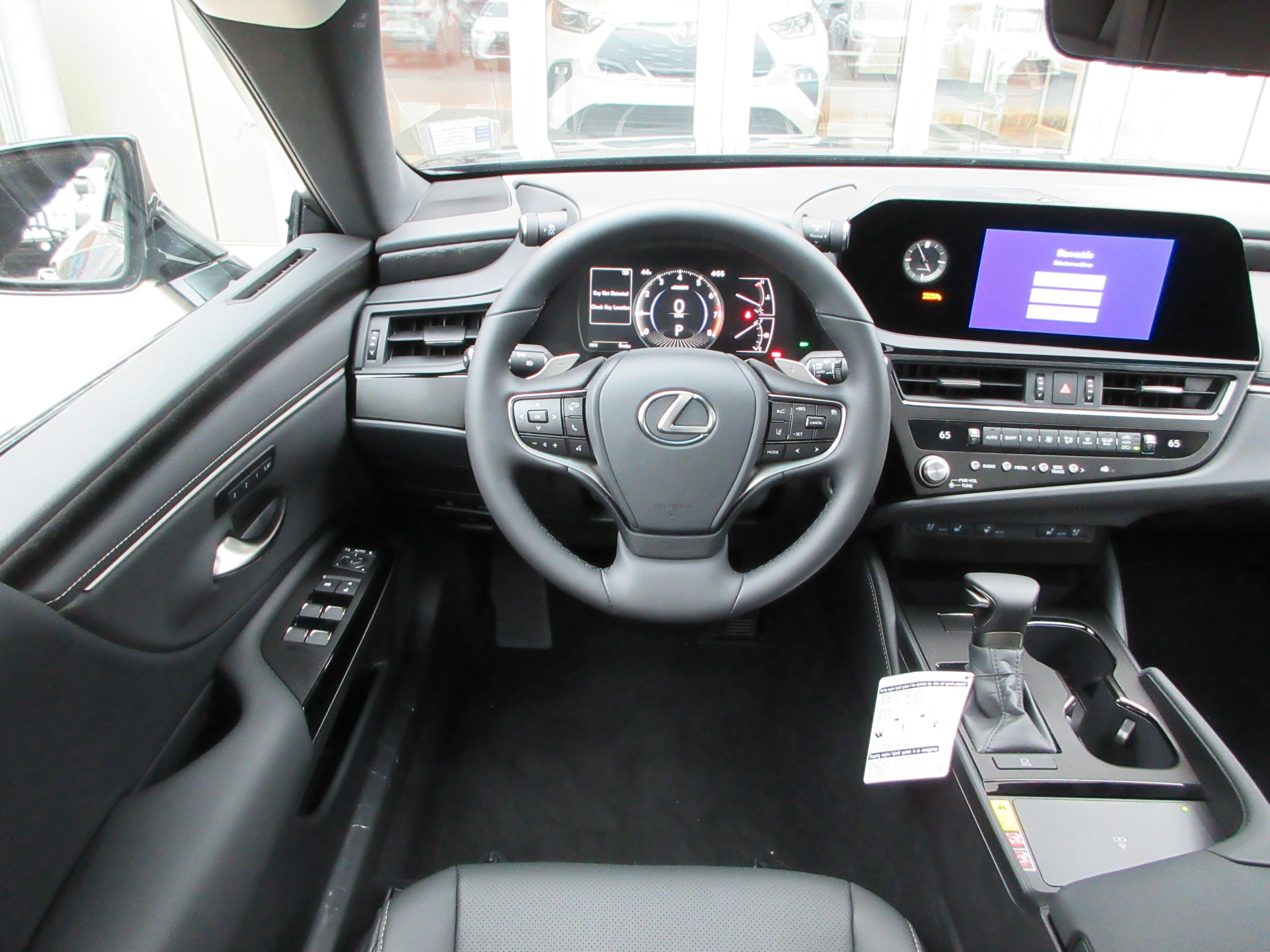 2025 Lexus ES 350 - Photo 35