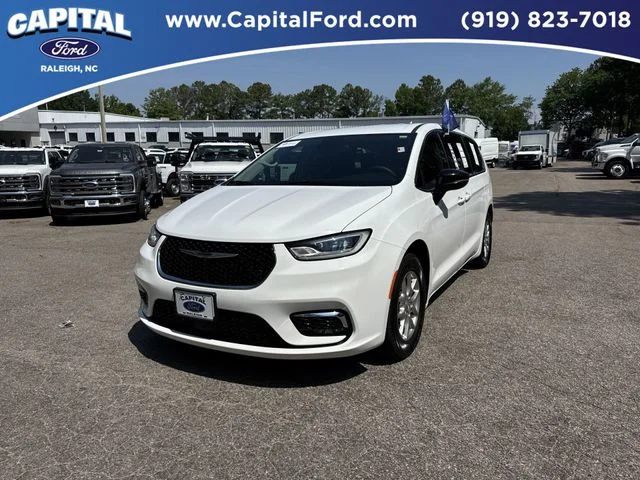 Used 2024 White Chrysler Touring L image 1