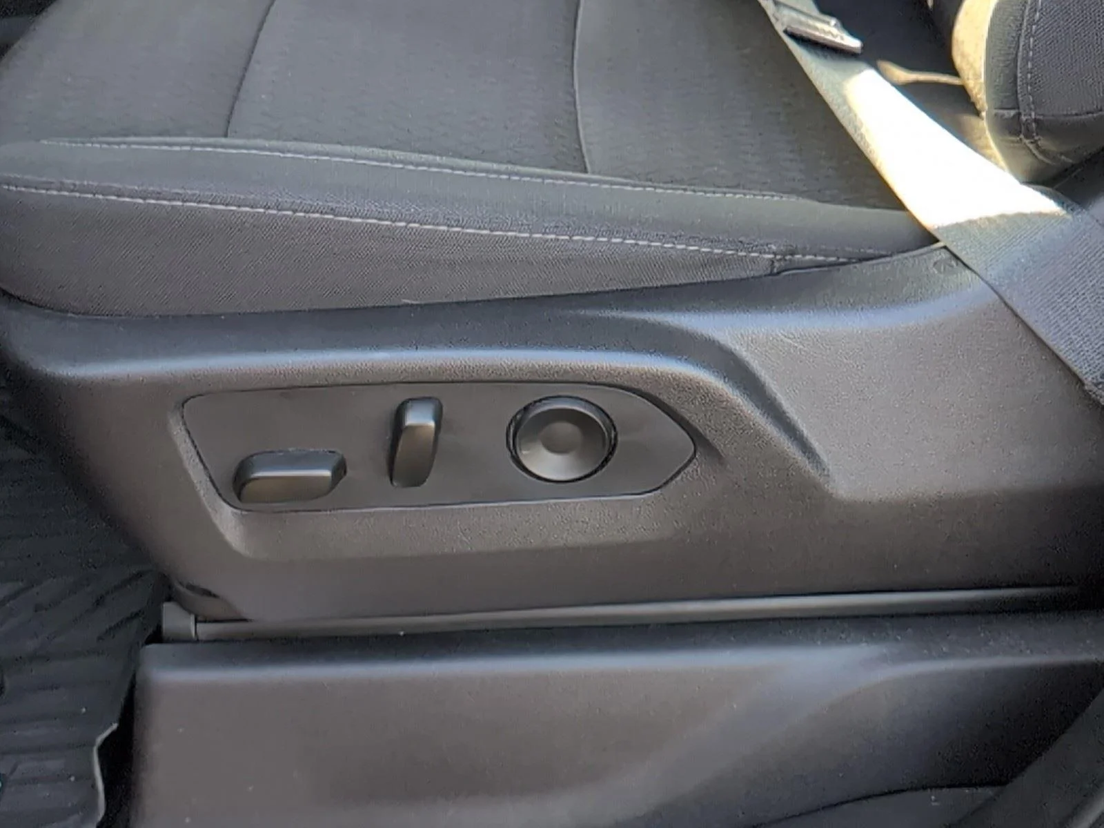 Used 2025 Sterling Gray Metallic Chevrolet LT image 18