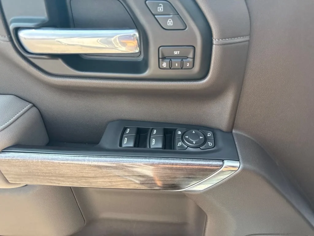 Used 2020 SUMMIT WHITE Chevrolet LTZ image 25
