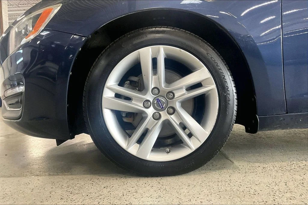 Used 2015 Blue Volvo T5 Premier image 8