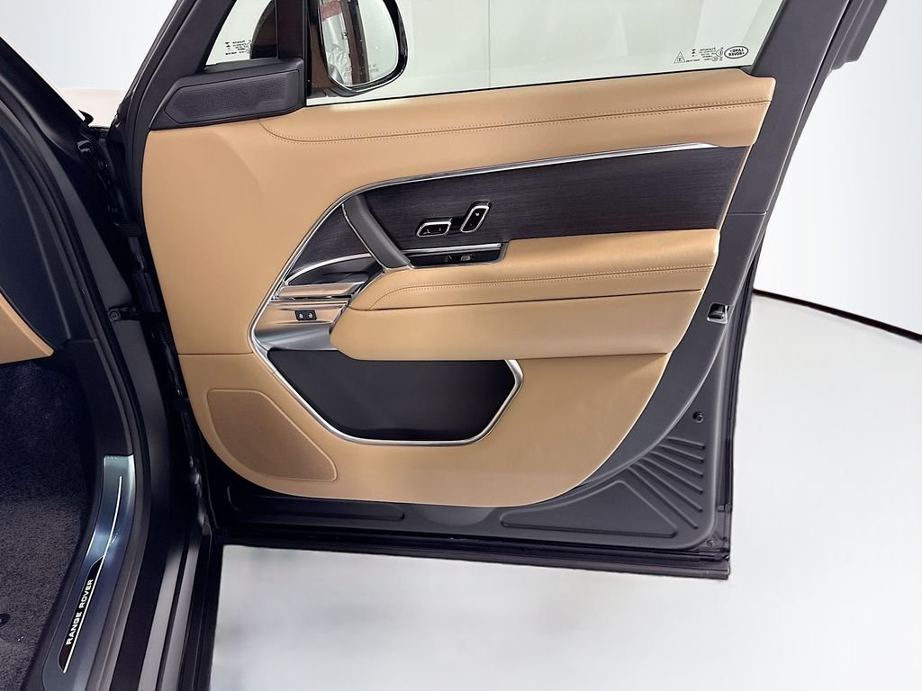 New 2026 Obsidian Black Satin Land Rover SE image 26
