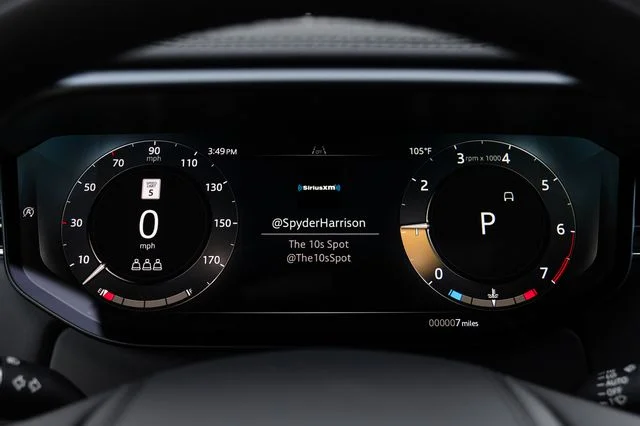 New 2026 Santorini Black Land Rover Dynamic SE image 22