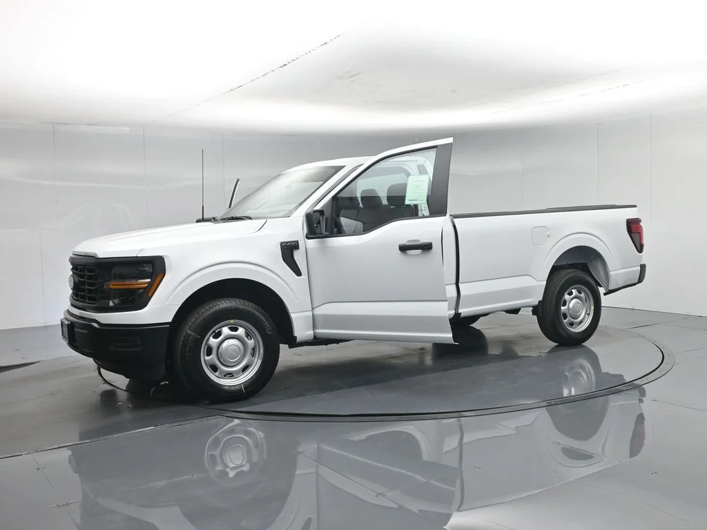 New 2026 Oxford White Ford XL image 5