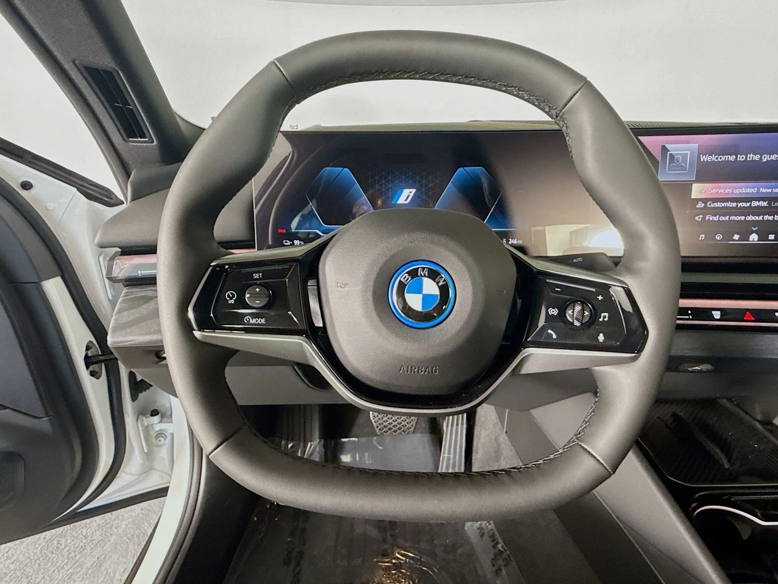 New 2026 Mineral White Metallic BMW xDrive40 image 11