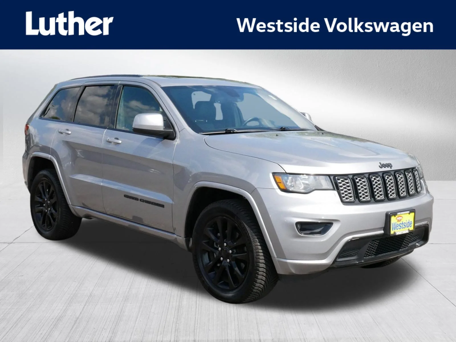 Used 2019 Billet Silver Metallic Clearcoat Jeep Altitude image 1