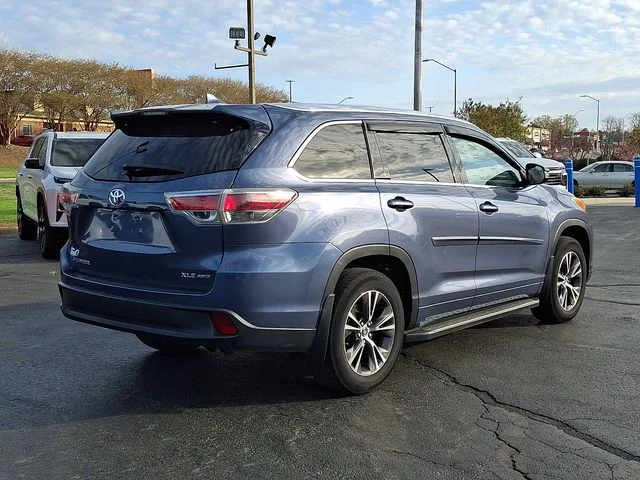 Used 2016 Blue Toyota XLE V6 image 6