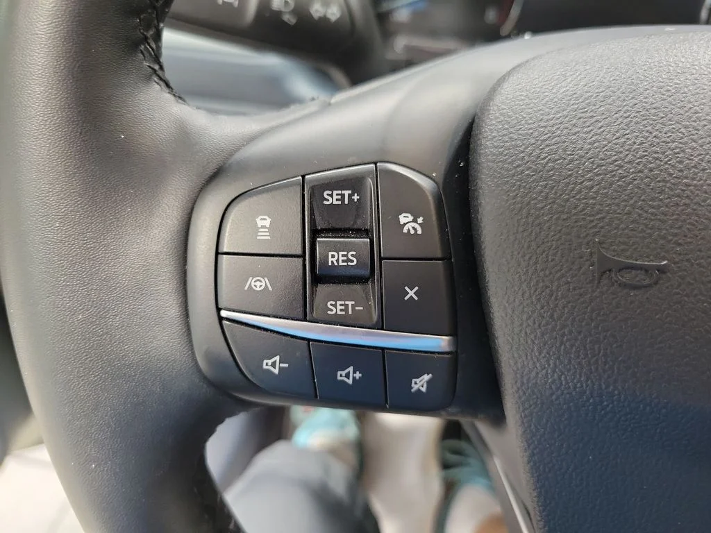 Used 2024  Ford Lariat image 35