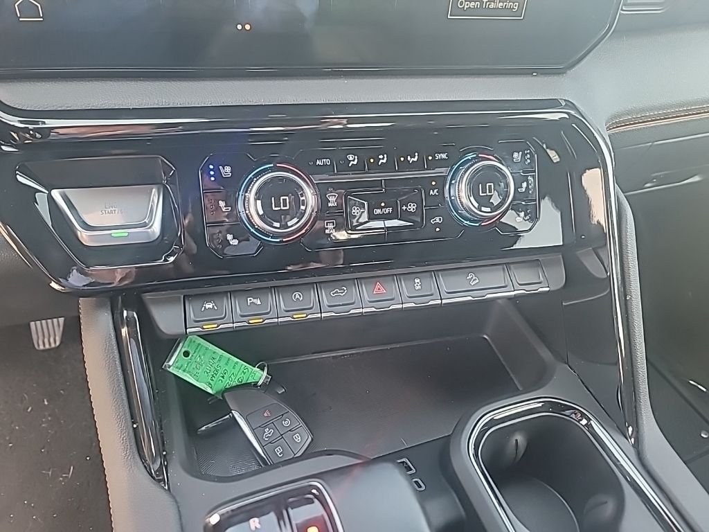 Used 2025 White GMC AT4 image 24