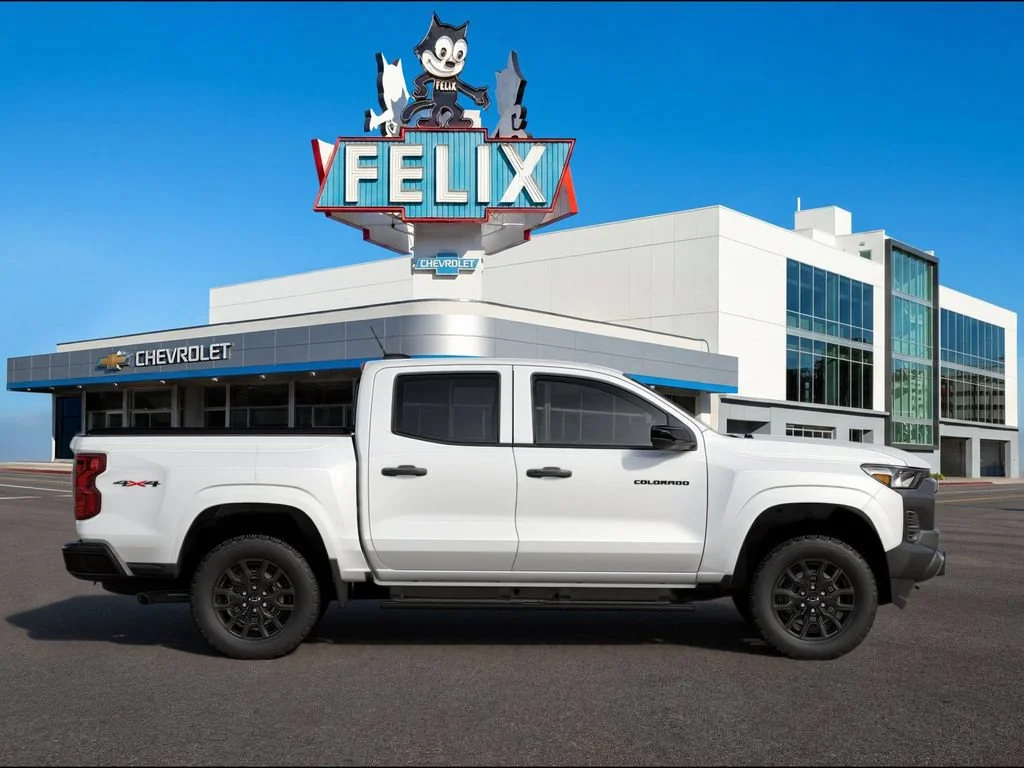 New 2026 Summit White Chevrolet WT image 3
