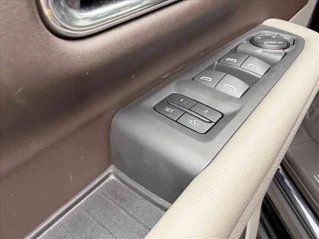 2023 GMC Yukon SLT - Photo 14