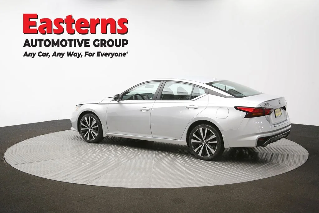 Used 2022 Silver Nissan 2.5 SR image 59
