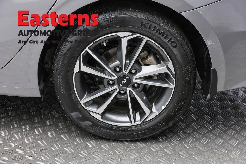 Used 2023 Gray Kia LXS image 8