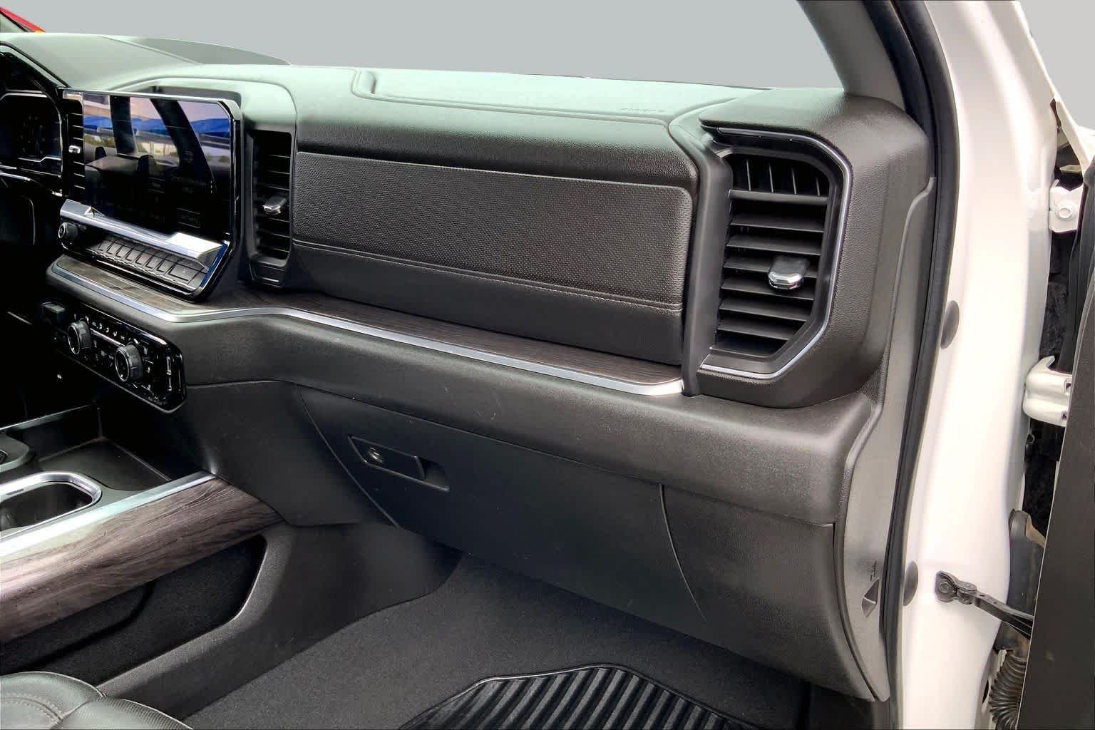 Used 2023 Iridescent Pearl Tricoat Chevrolet LTZ image 18