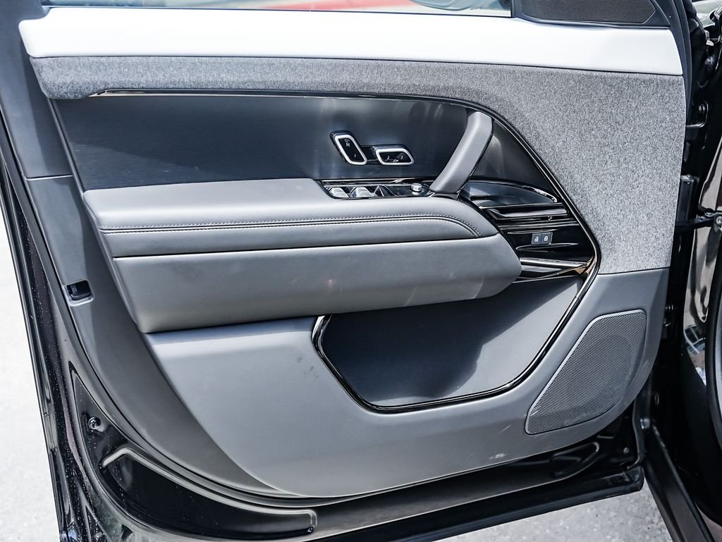 New 2026 Black Land Rover Dynamic SE image 17