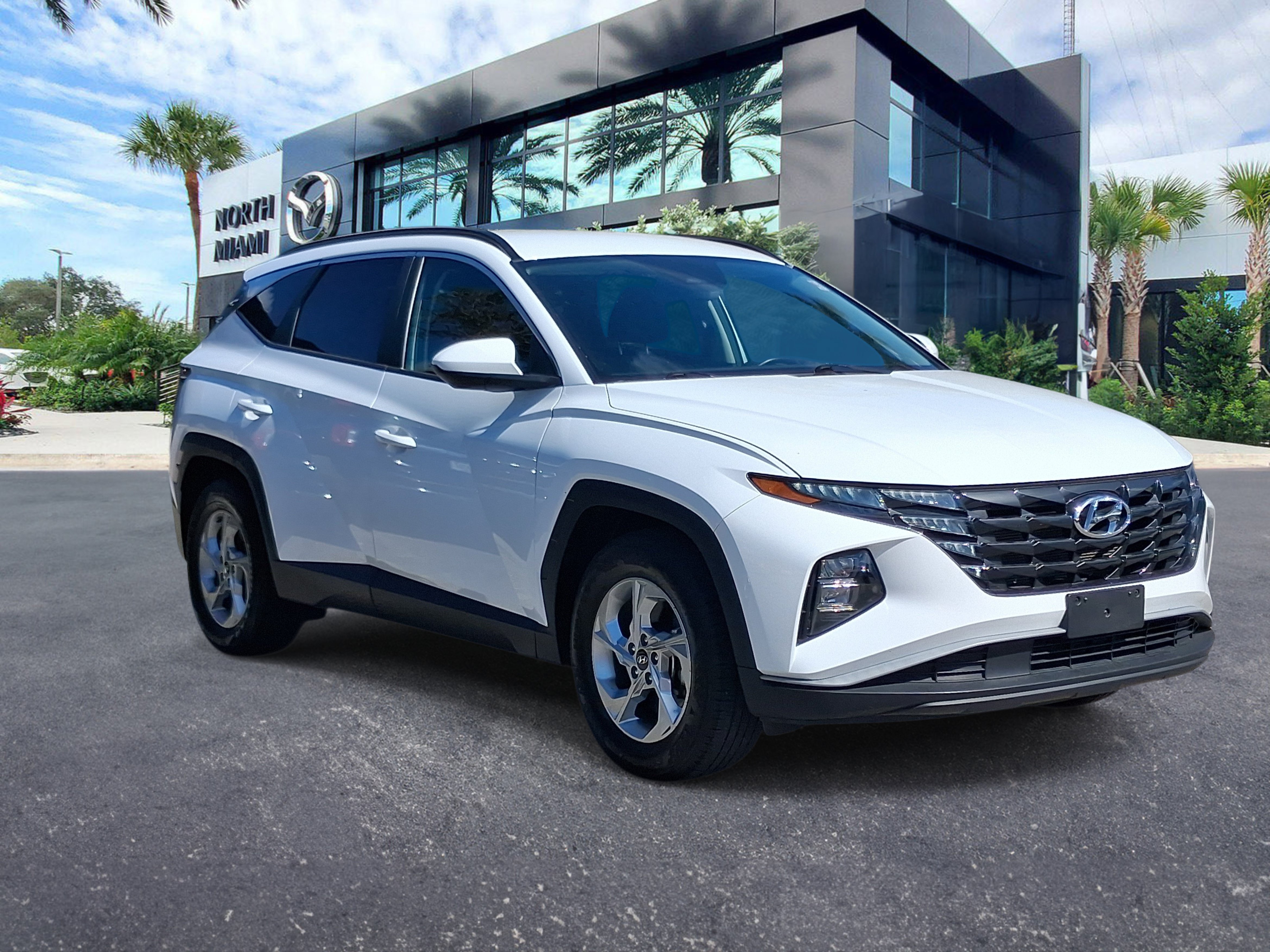 Used 2024 White Hyundai SEL image 3