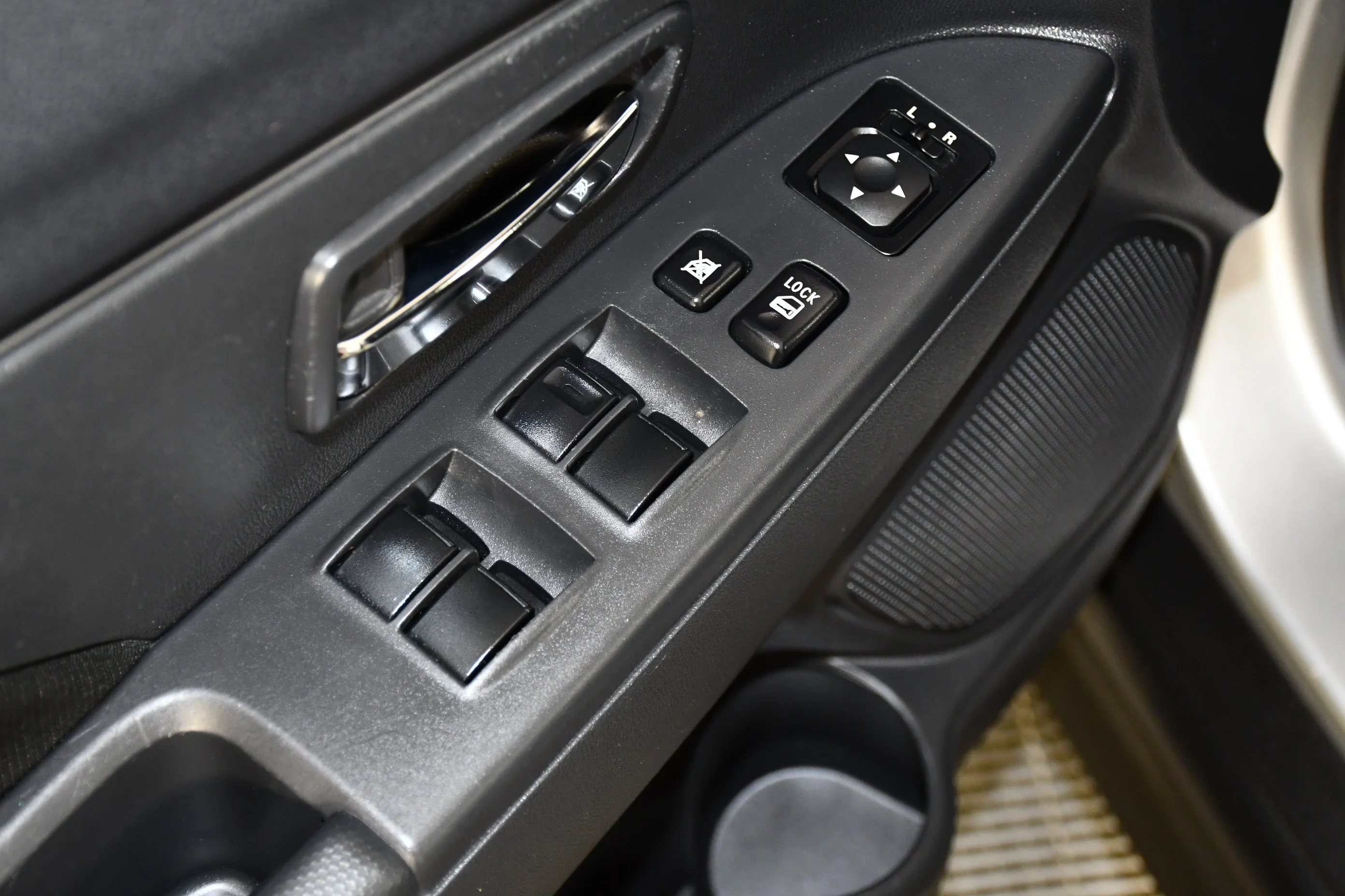 Certified Used 2024 Gray Mitsubishi SE image 22