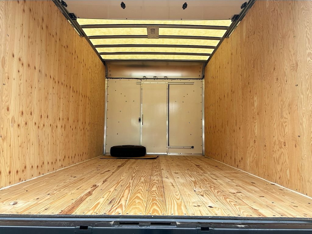 Used 2024  Mercedes-Benz DRY BOX TRUCK image 10