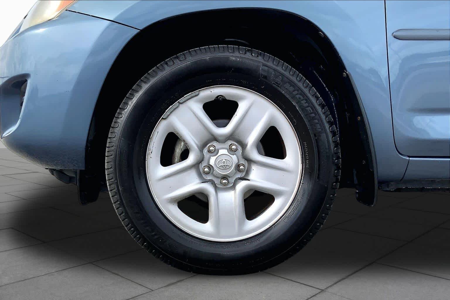 Used 2010 Pacific Blue Metallic Toyota  image 10