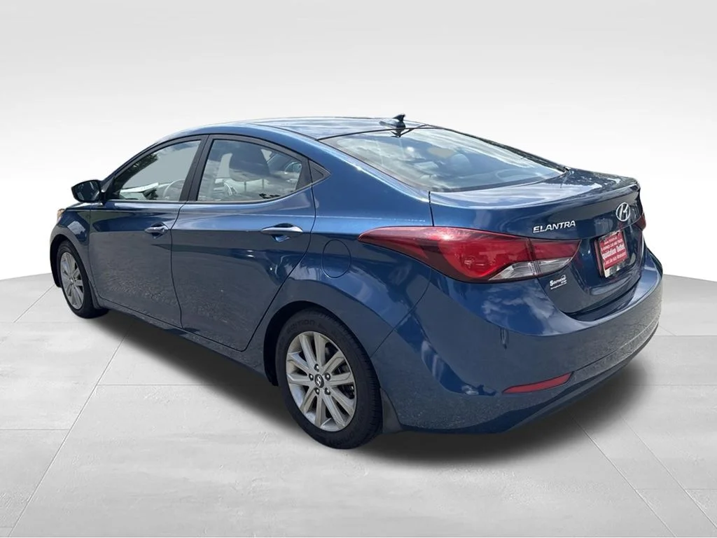 Used 2016 Blue Hyundai SE image 3