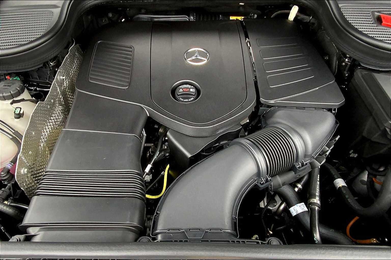 Used 2025 Black Mercedes-Benz GLE 450e image 17