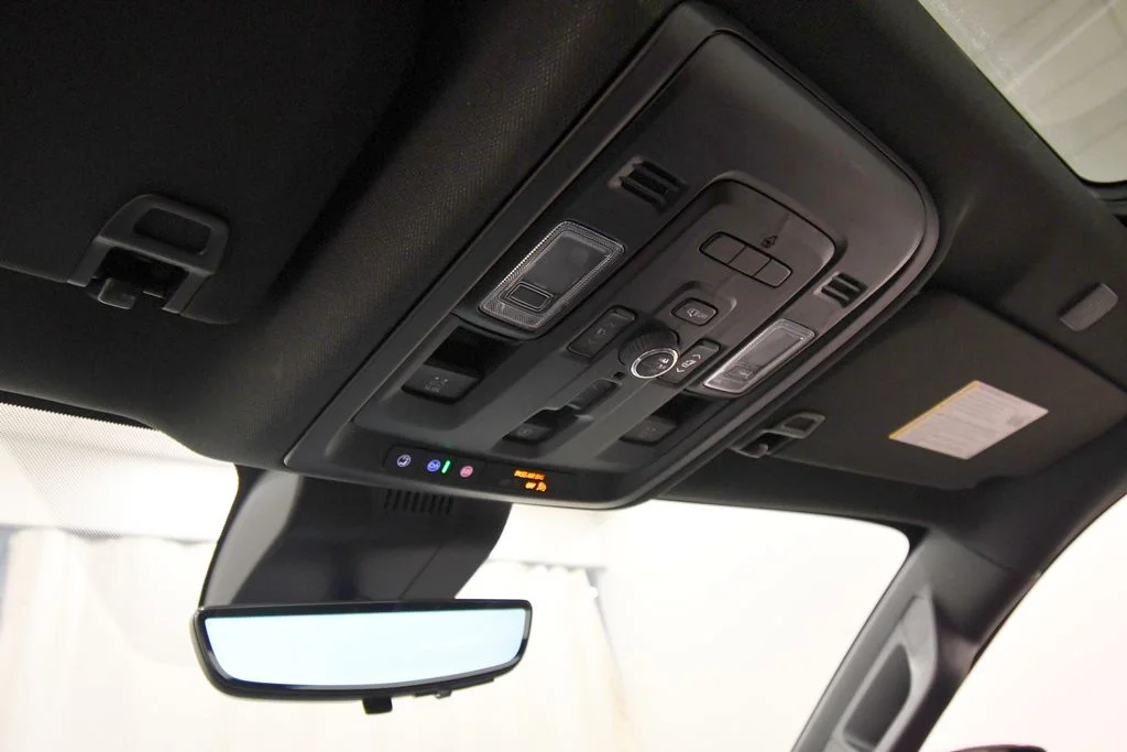 Used 2024  Chevrolet High Country image 30