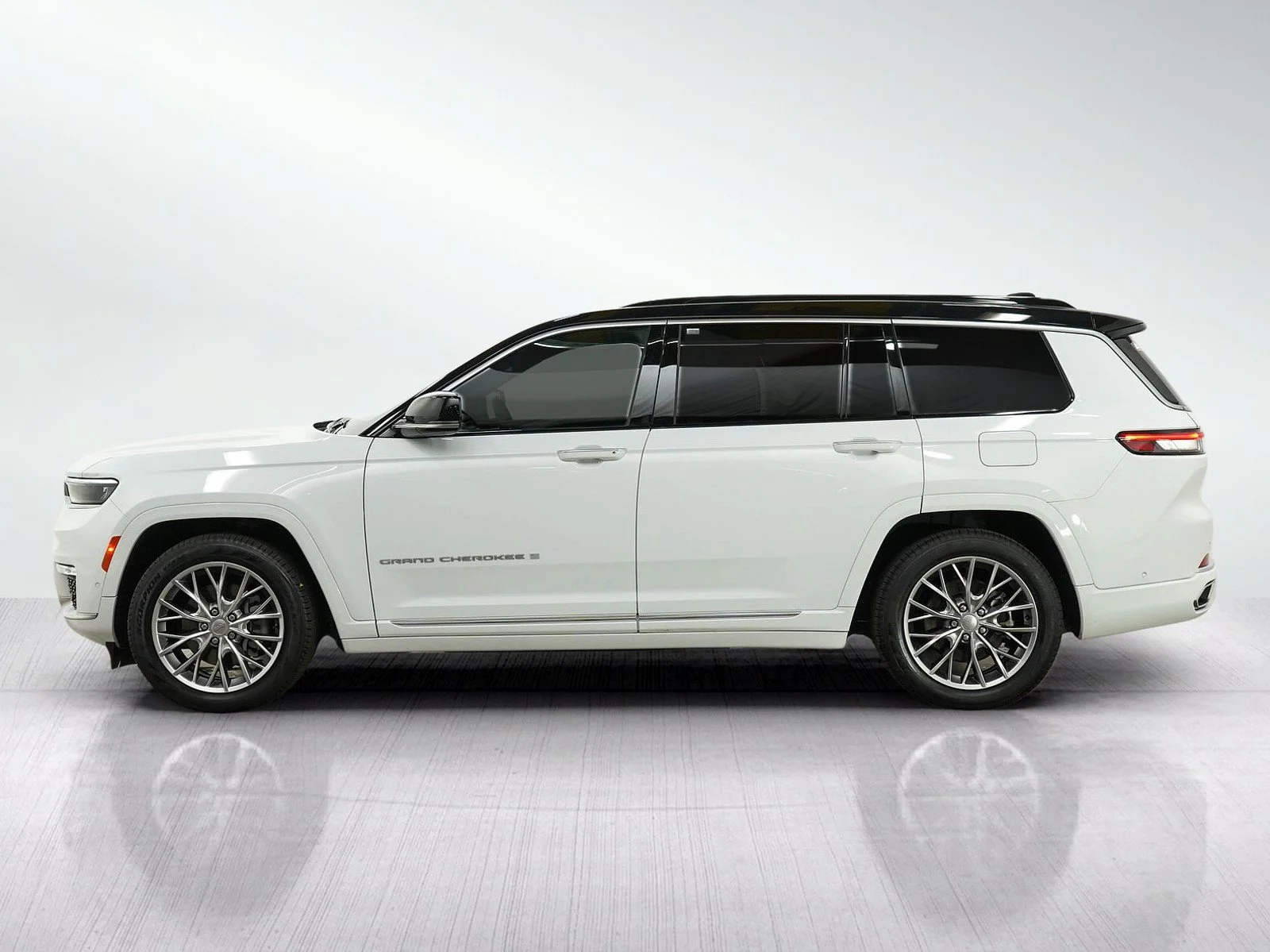 Used 2024 Jeep Grand Cherokee L Summit with VIN 1C4RJKEGXR8595301 for sale in Burnsville, Minnesota