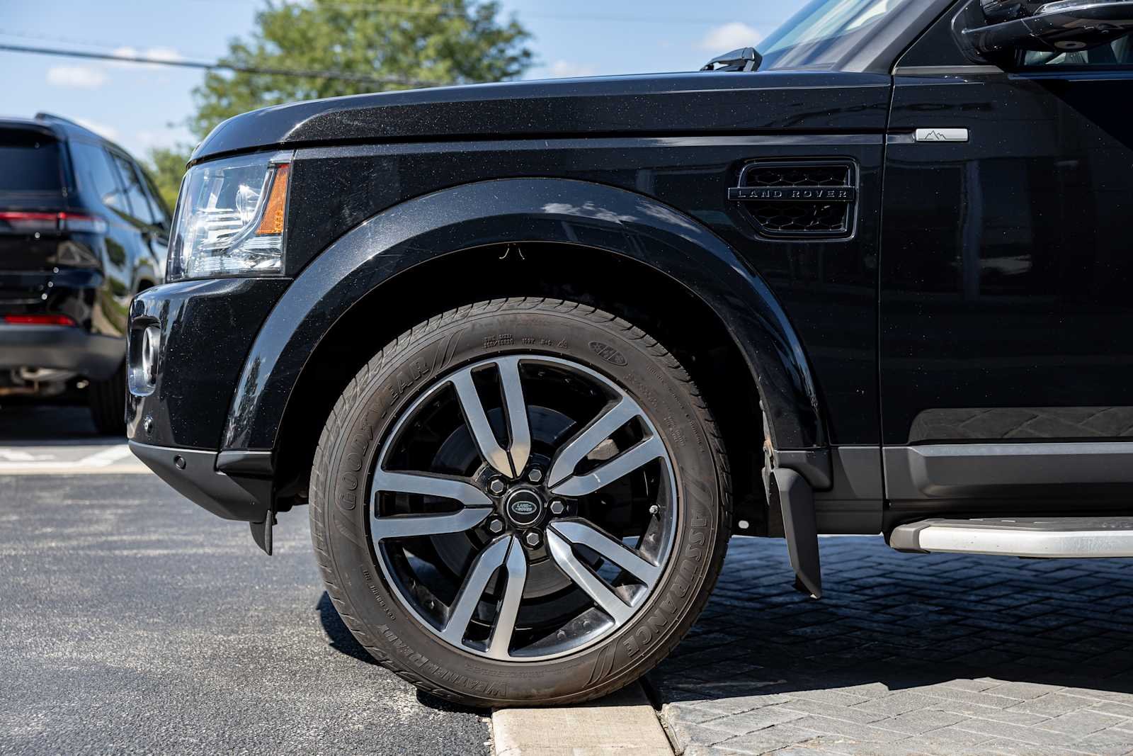 Used 2016 Santorini Black Metallic Land Rover HSE LUX Landmark Edition image 48