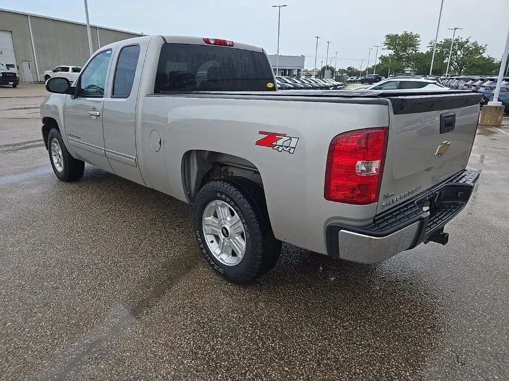 Used 2009 Silver Chevrolet LTZ image 5