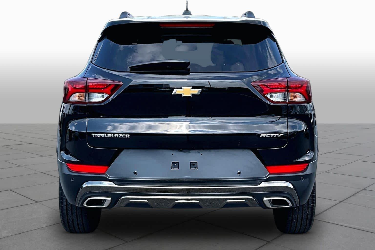 Used 2021 Mosaic Black Metallic Chevrolet ACTIV image 5