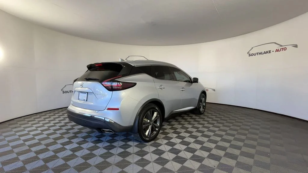 Used 2019 Silver Nissan Platinum image 8