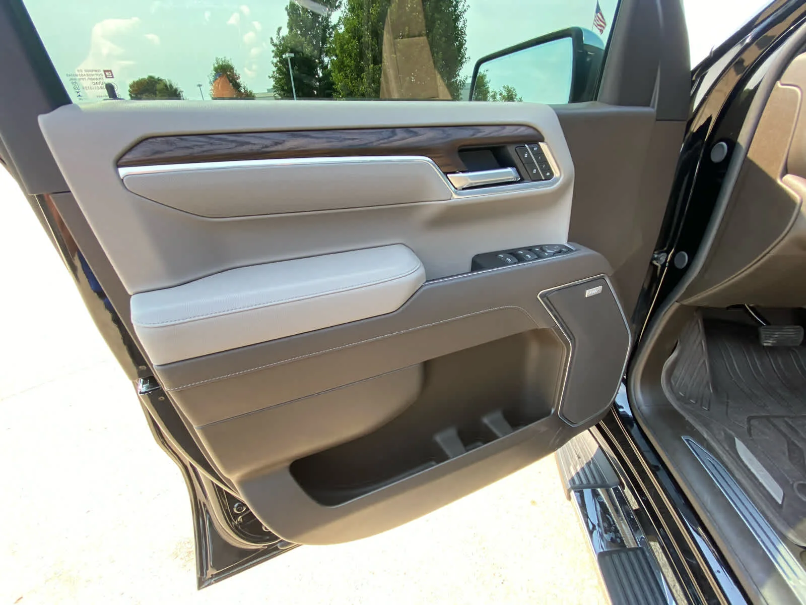 New 2026 Onyx Black GMC SLT image 6