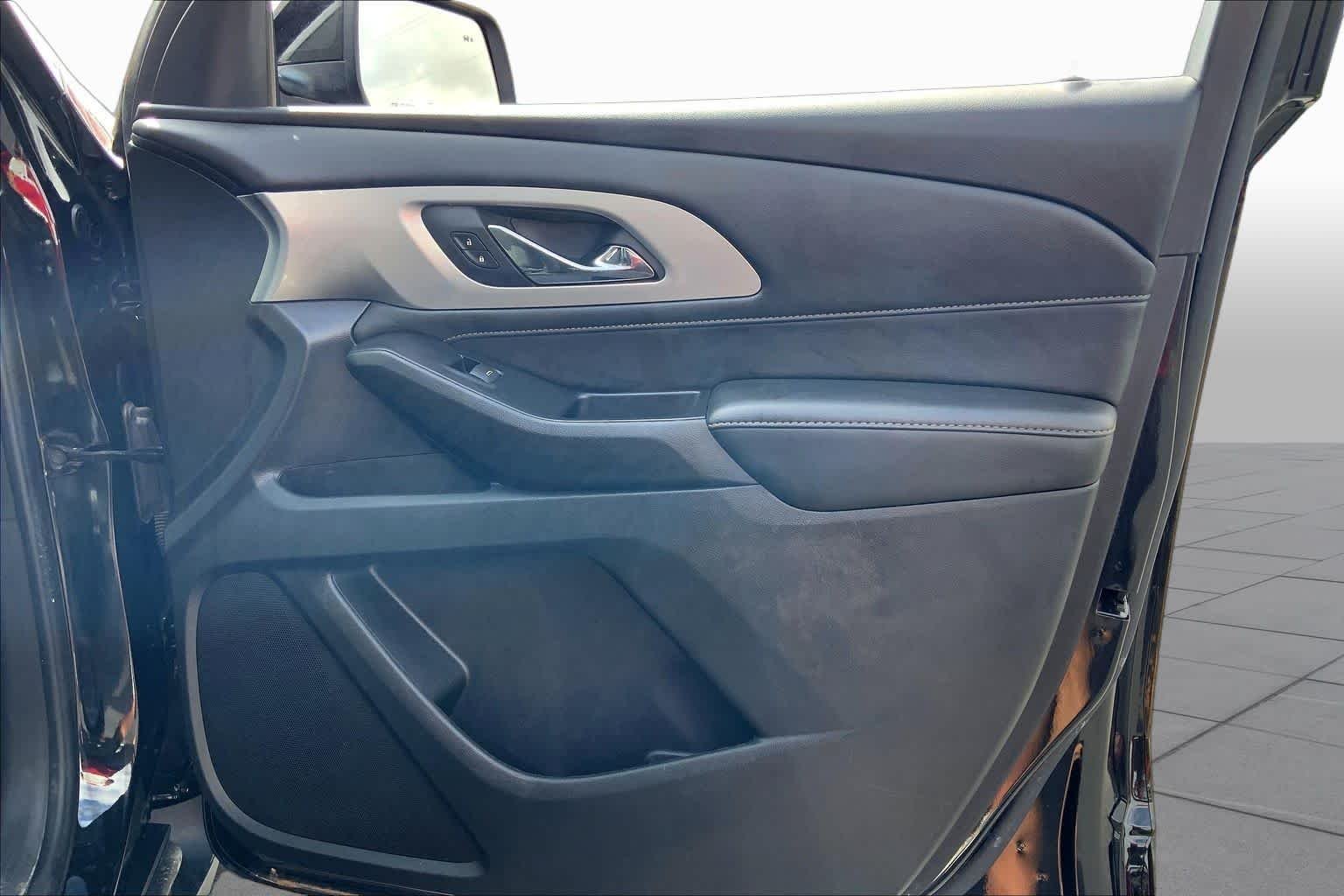 Used 2021 Mosaic Black Metallic Chevrolet LT Cloth image 23