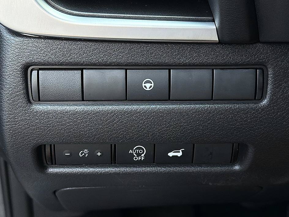Used 2025 Gun Metallic Nissan SV image 20