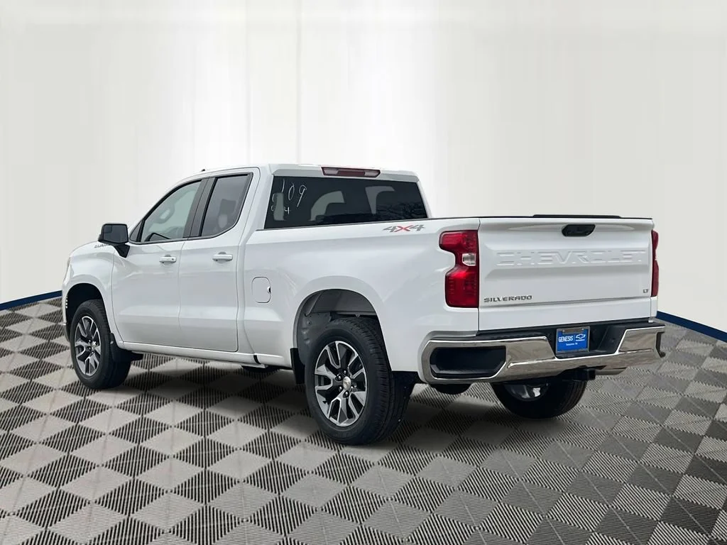 New 2026 Summit White Chevrolet LT (2FL) image 4