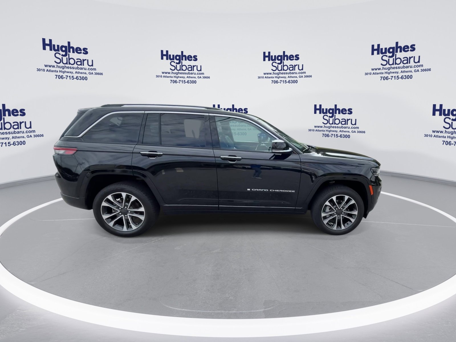 Used 2023 Diamond Black Crystal Pearlcoat Jeep Overland image 12