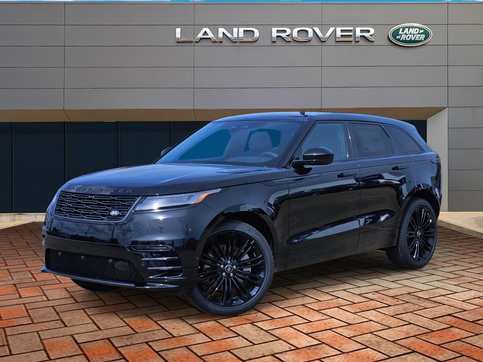 New 2026 Santorini Black Land Rover Dynamic SE image 3