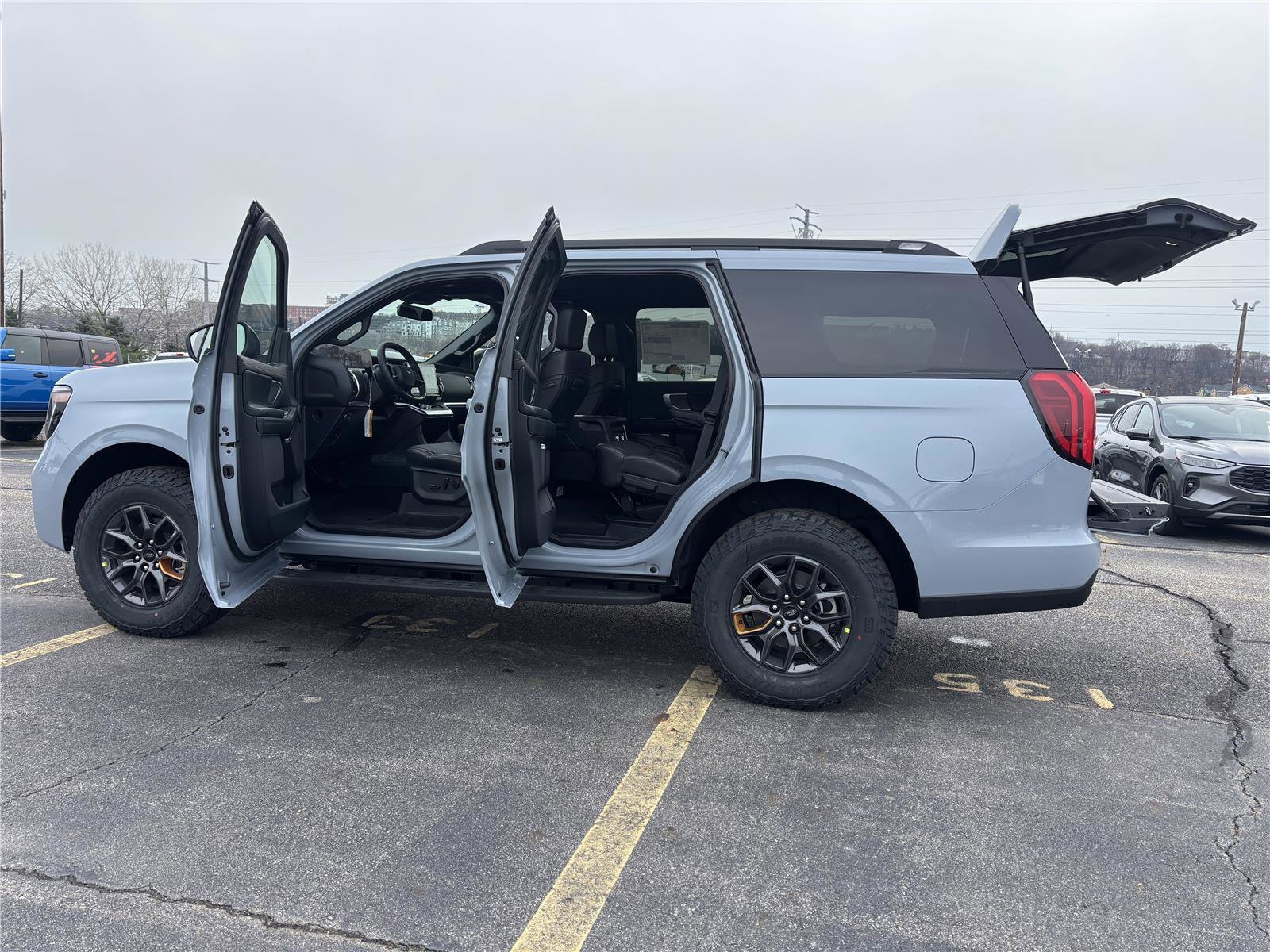 2025 Ford Expedition Tremor - Photo 6