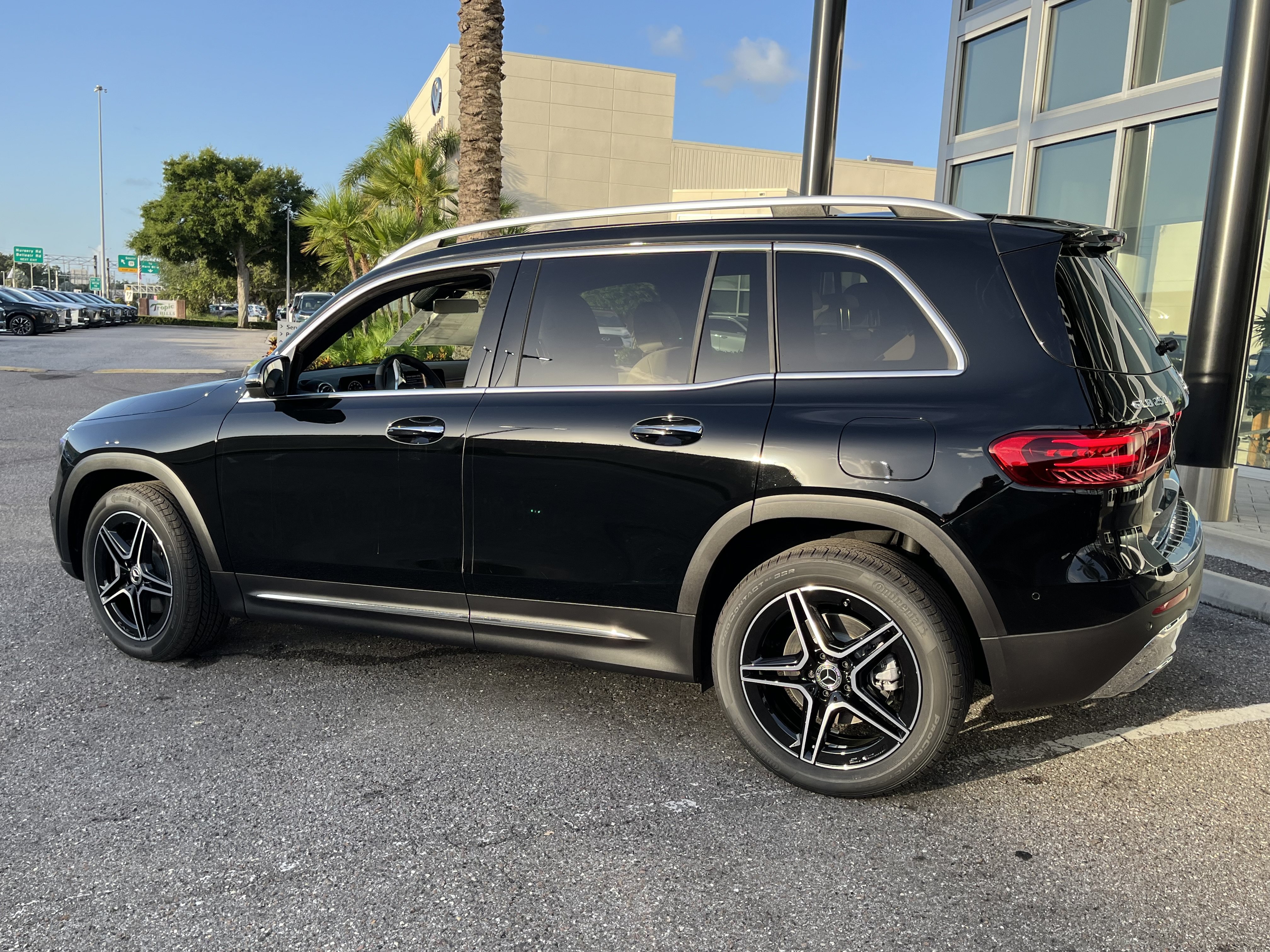 New 2026 Night Black Mercedes-Benz GLB 250 image 4