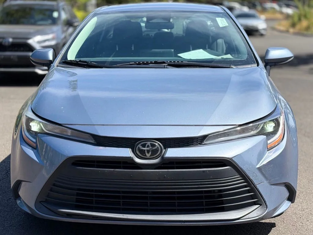 Used 2023  Toyota LE image 8