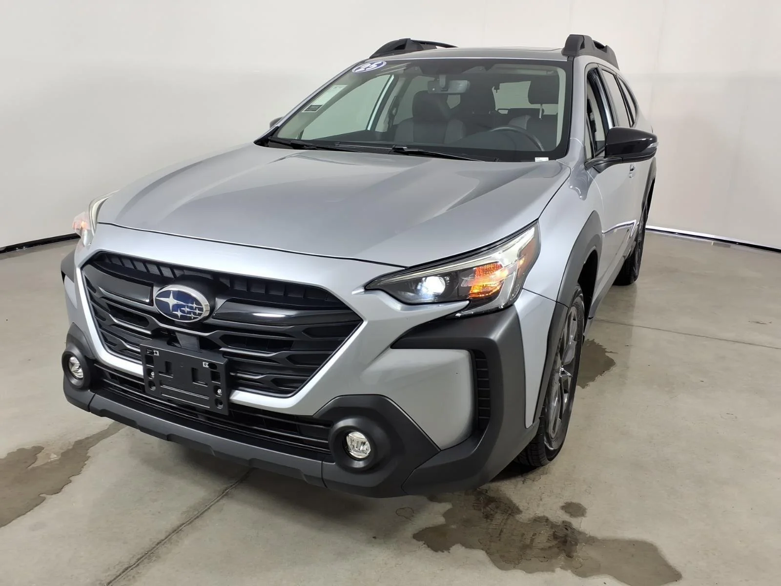 Certified Used 2025 Ice Silver Metallic Subaru Onyx Edition image 18