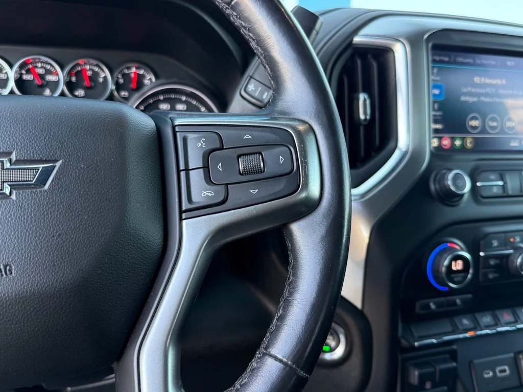 Used 2021 BLACK Chevrolet RST image 21