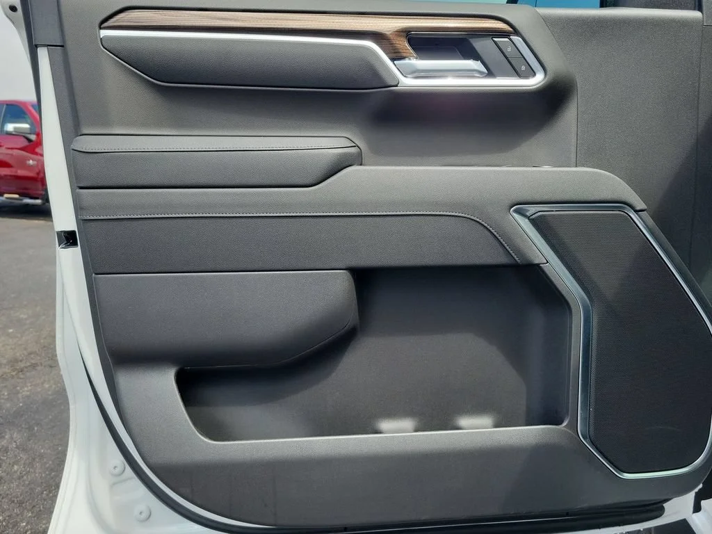 New 2026 Summit White Chevrolet LT image 21