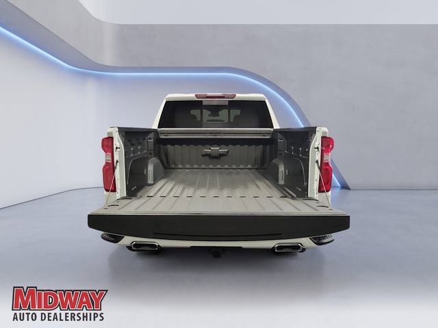 New 2026 Summit White Chevrolet RST image 4