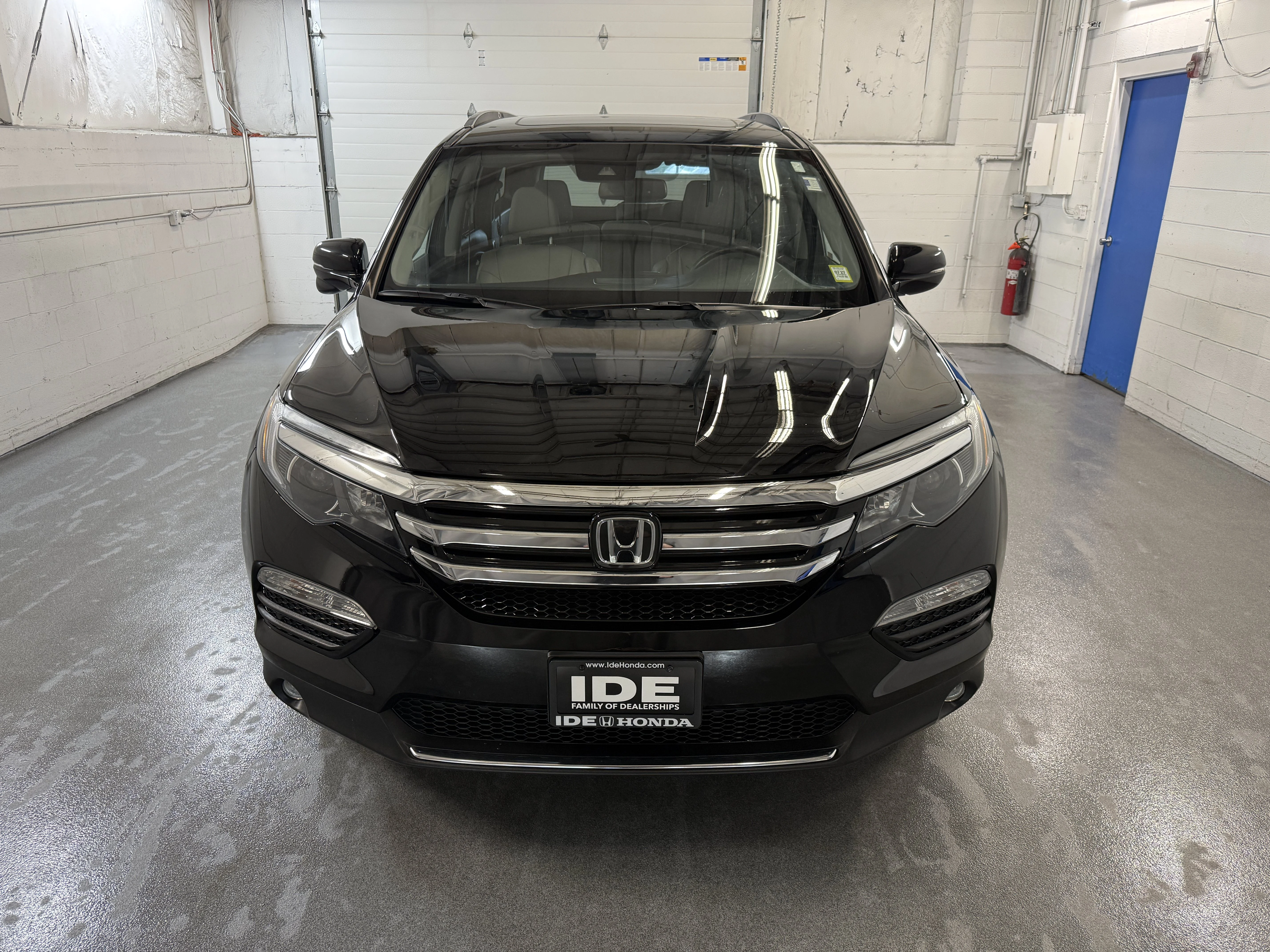 Certified Used 2018 Crystal Black Pearl Honda Touring image 3