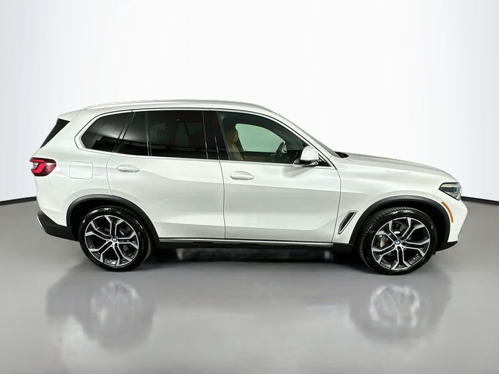 Certified Used 2023 Mineral White Metallic BMW xDrive40i image 4